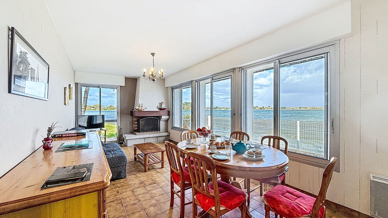 Photo of Livingroom in Locoal-Mendon