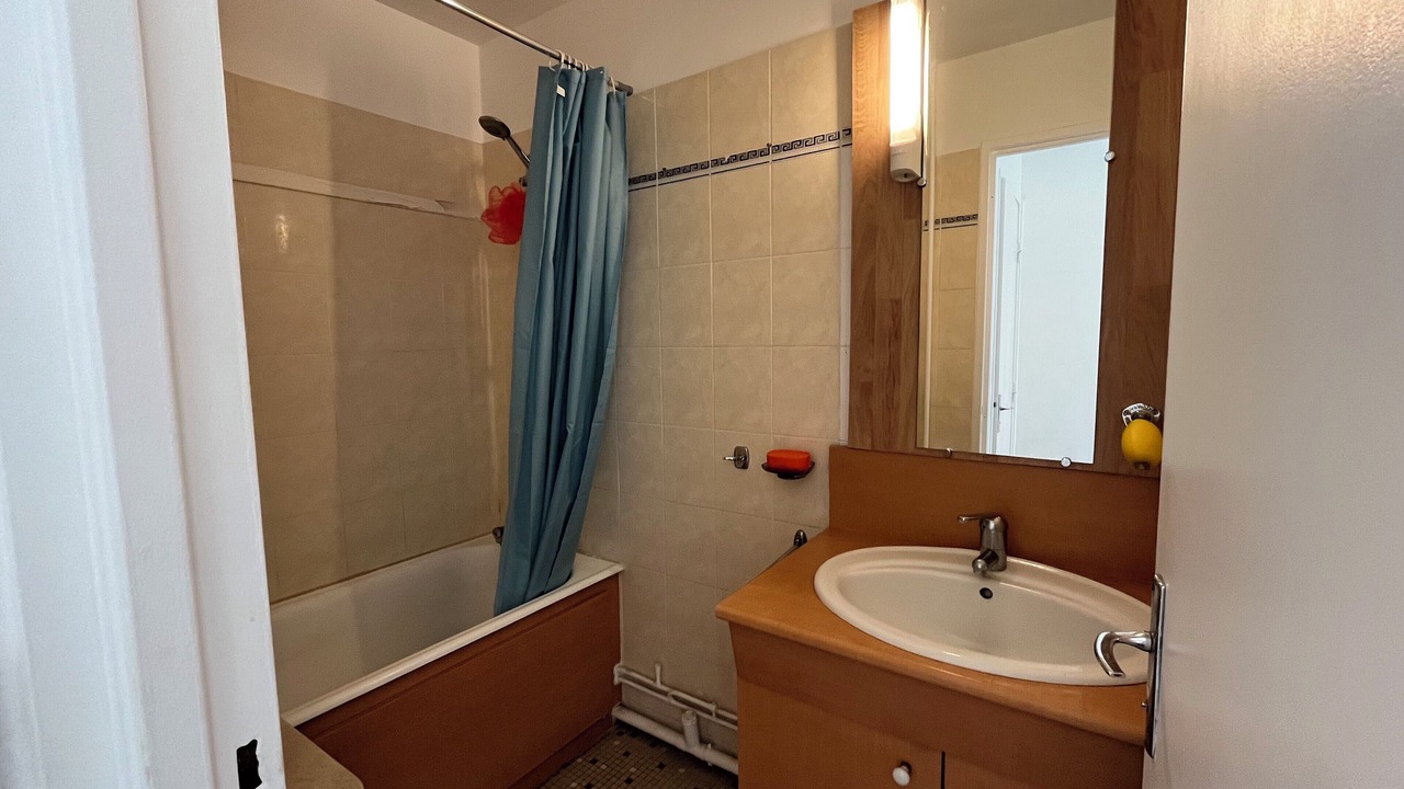 Photo of Bathroom in Les Lilas