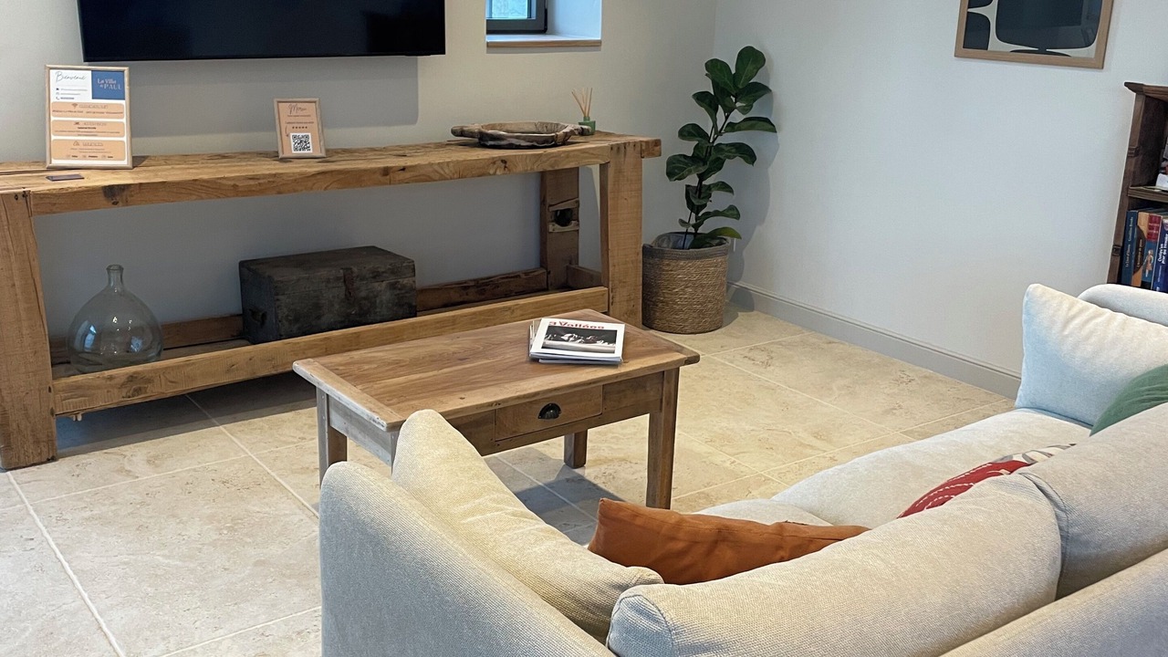 Photo of Livingroom in Yenne