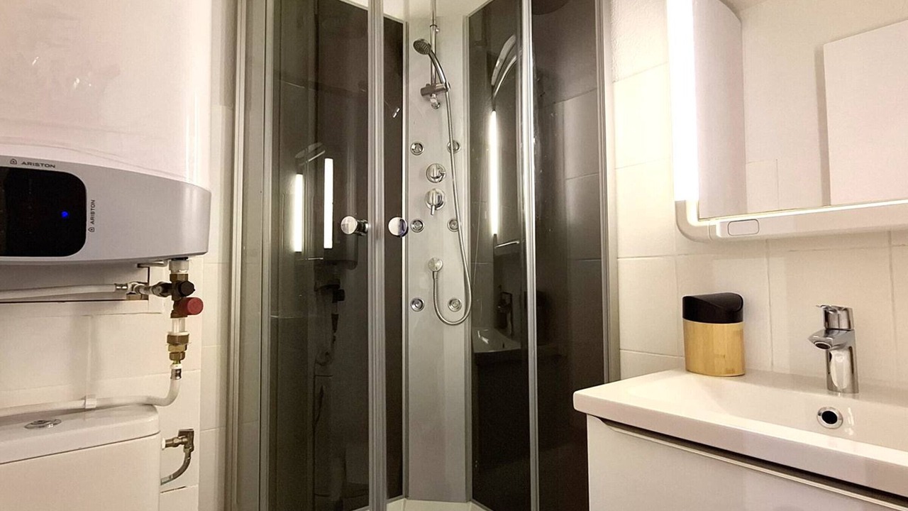Photo of Bathroom in Pyrenees 2000