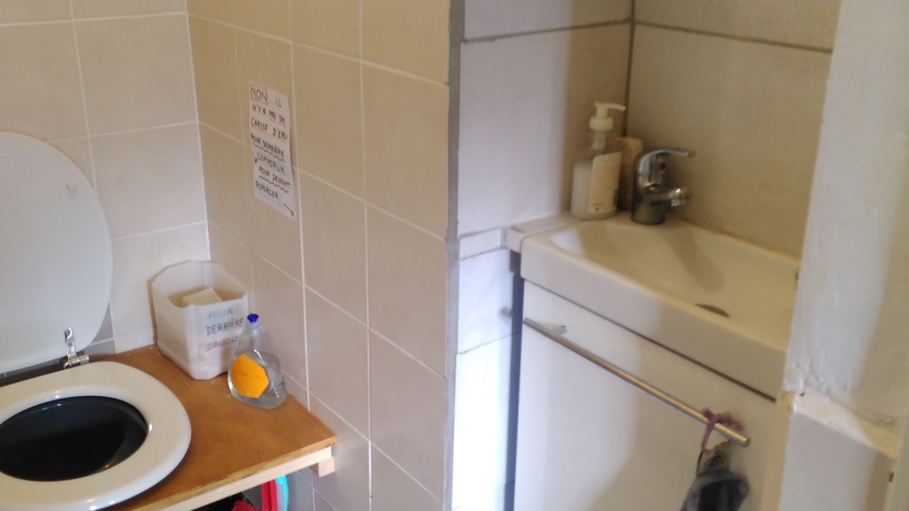 Photo of Bathroom in Venterol