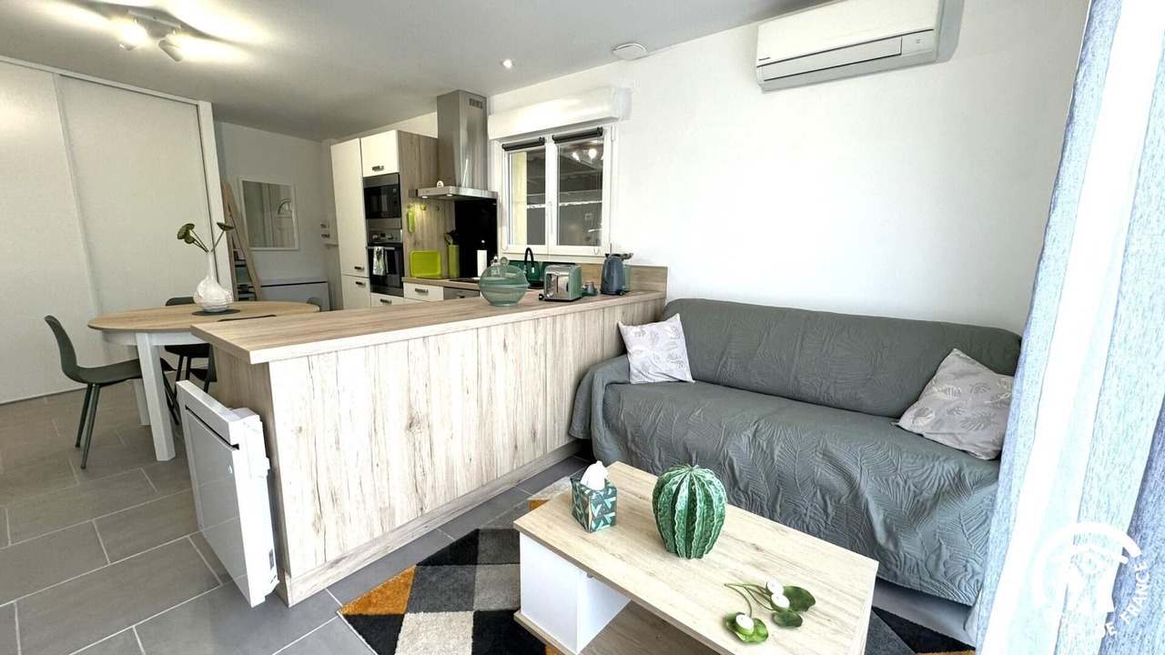 Photo of Livingroom in Caux-et-Sauzens
