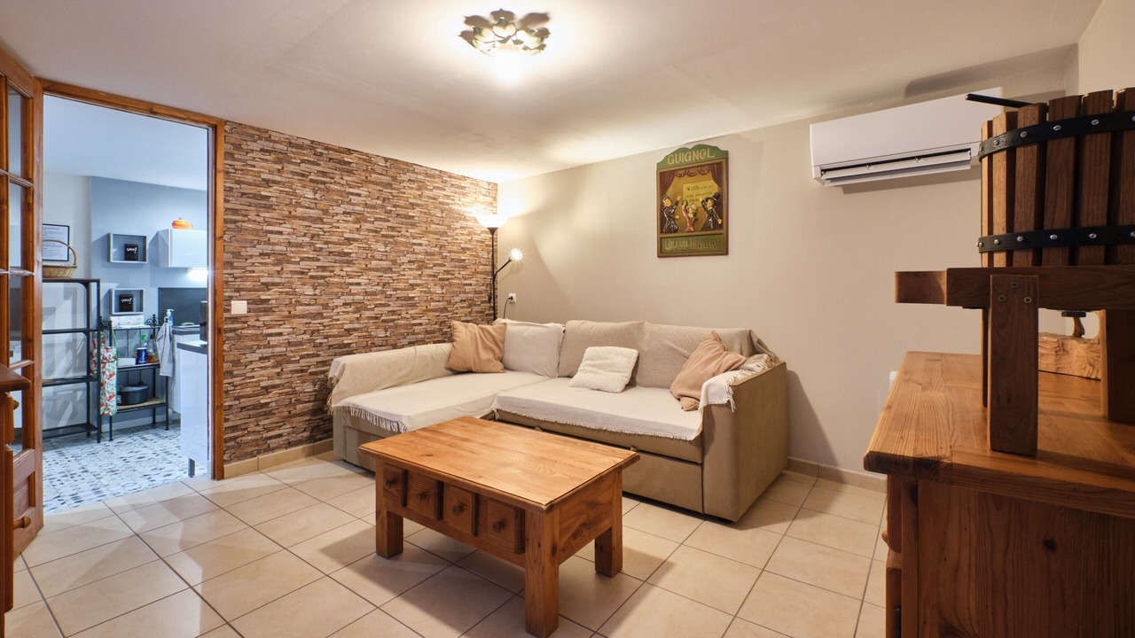 Photo of Livingroom in Mens