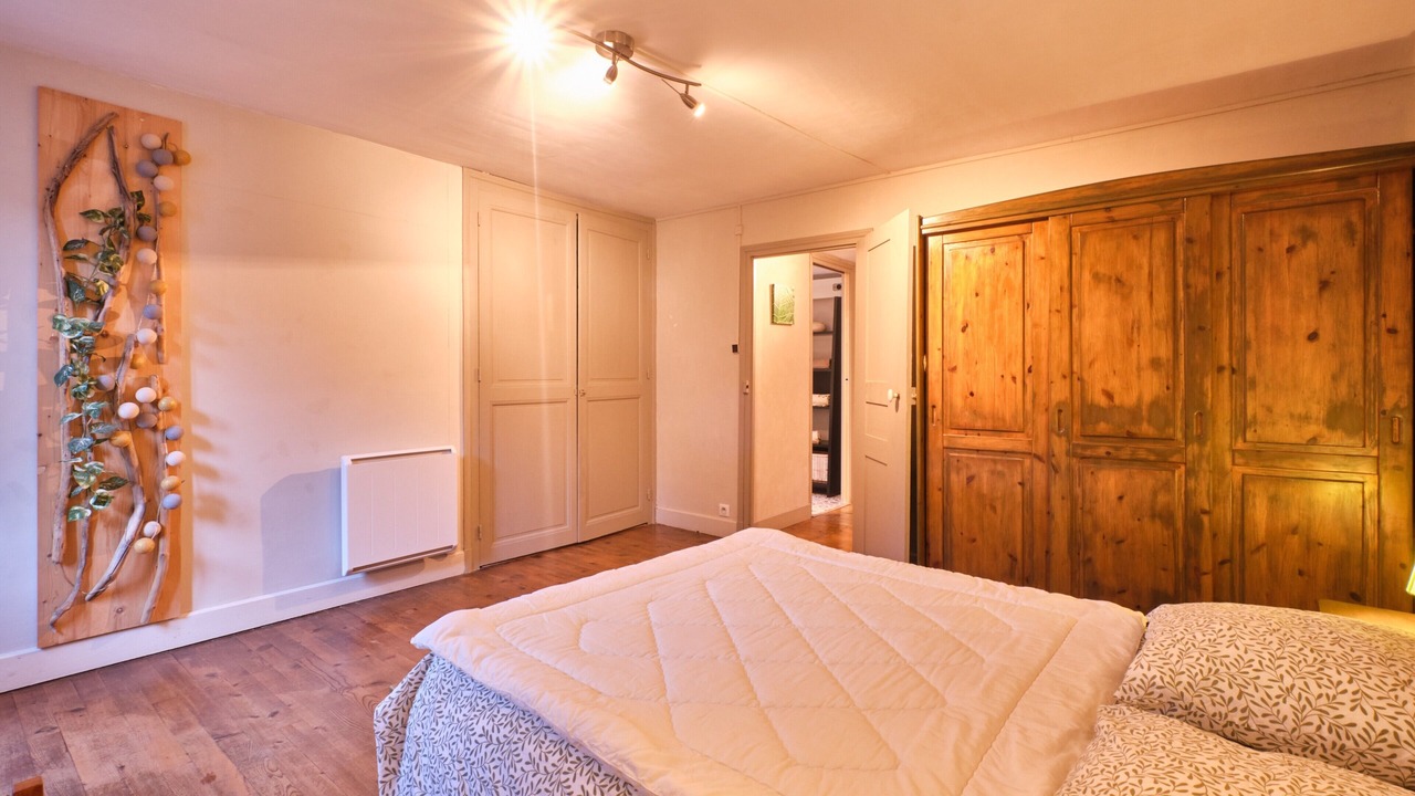 Photo of Bedroom in Mens