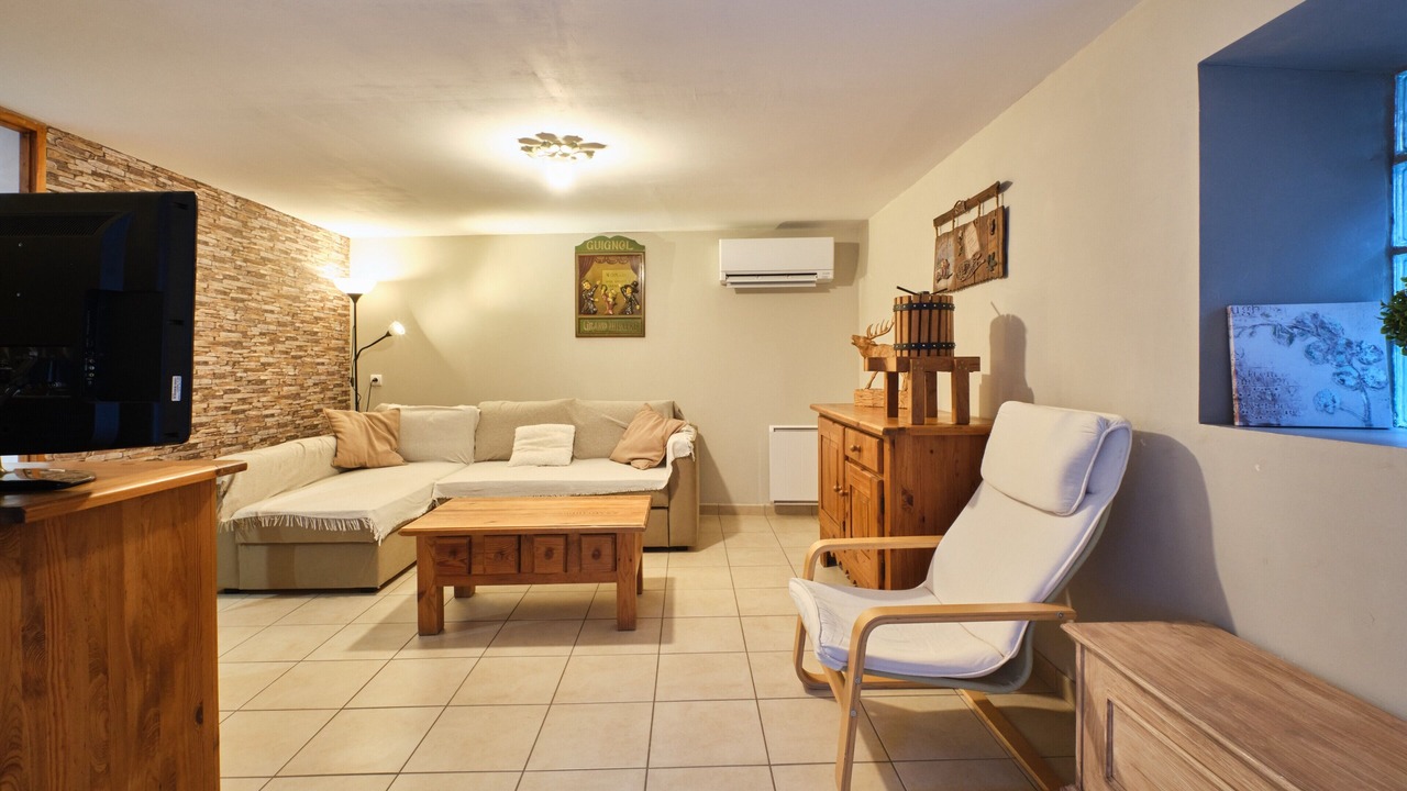 Photo of Livingroom in Mens