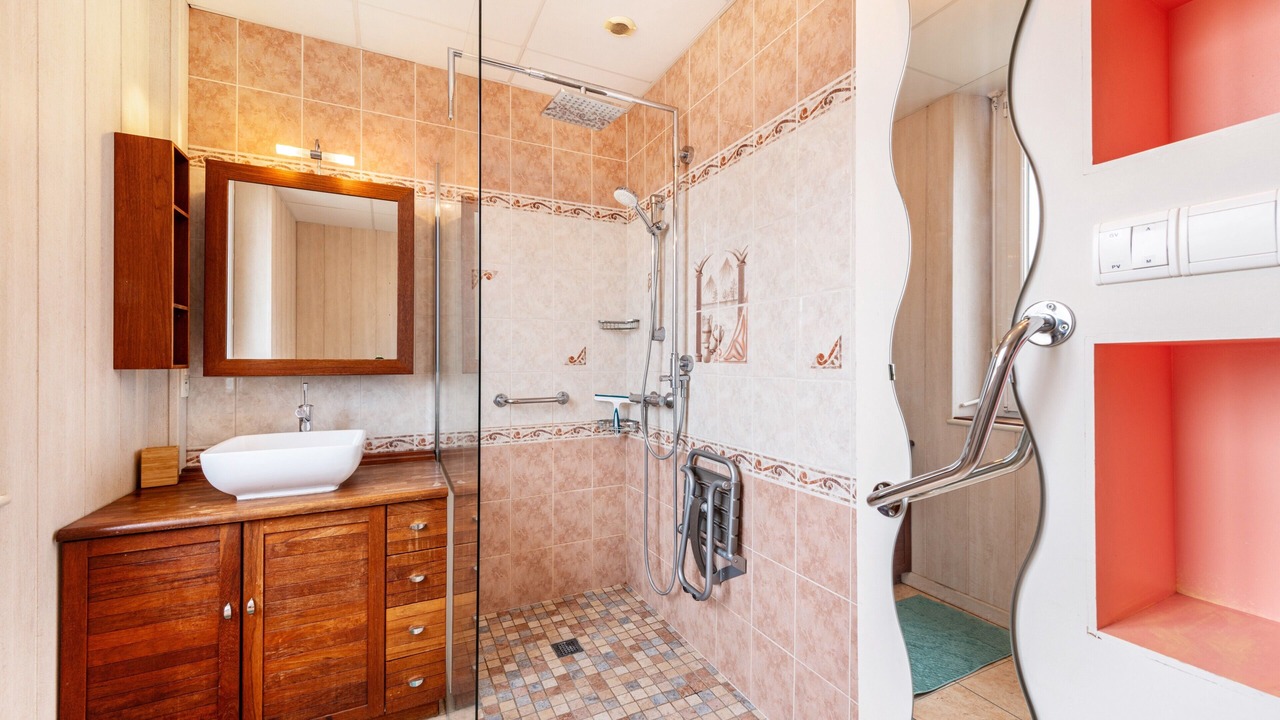 Photo of Bathroom in Ploudalmezeau