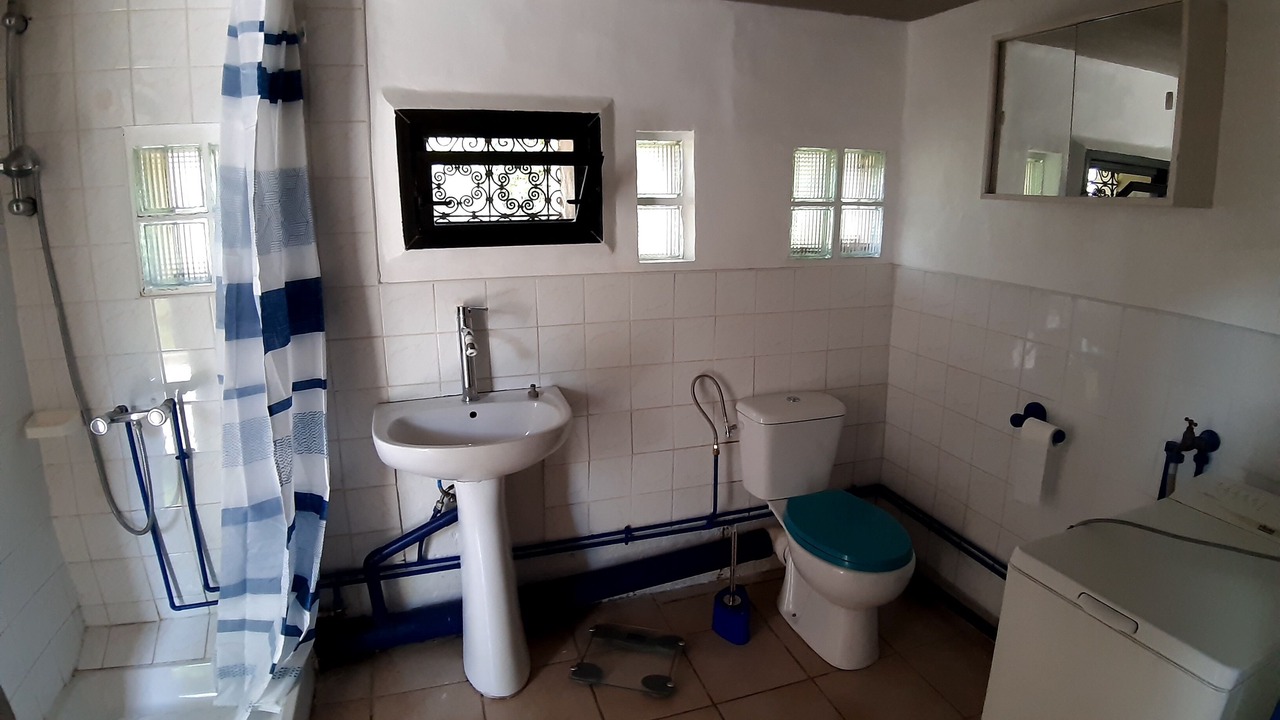 Photo of Bathroom in Thoiras