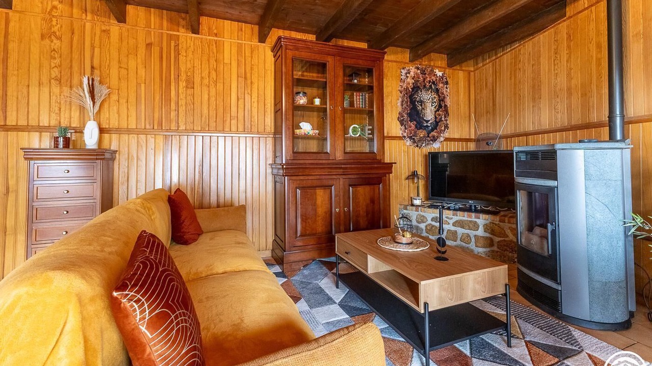 Photo of Livingroom in Blot-lʼEglise