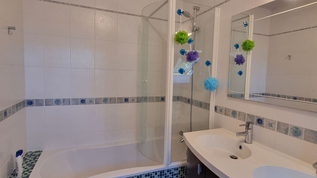 Photo of Bathroom in Le Tour-du-Parc