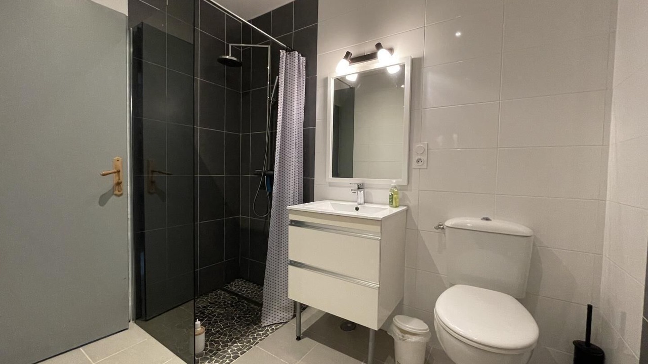 Photo of Bathroom in Sare