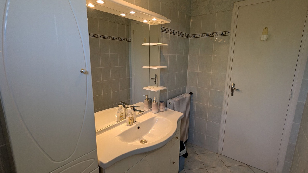 Photo of Bathroom in Huisseau-sur-Mauves