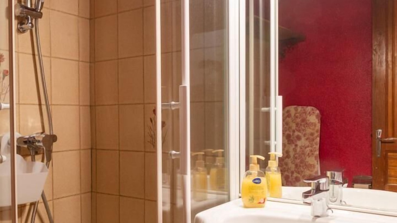 Photo of Bathroom in Saint-Pierre-de-Nogaret