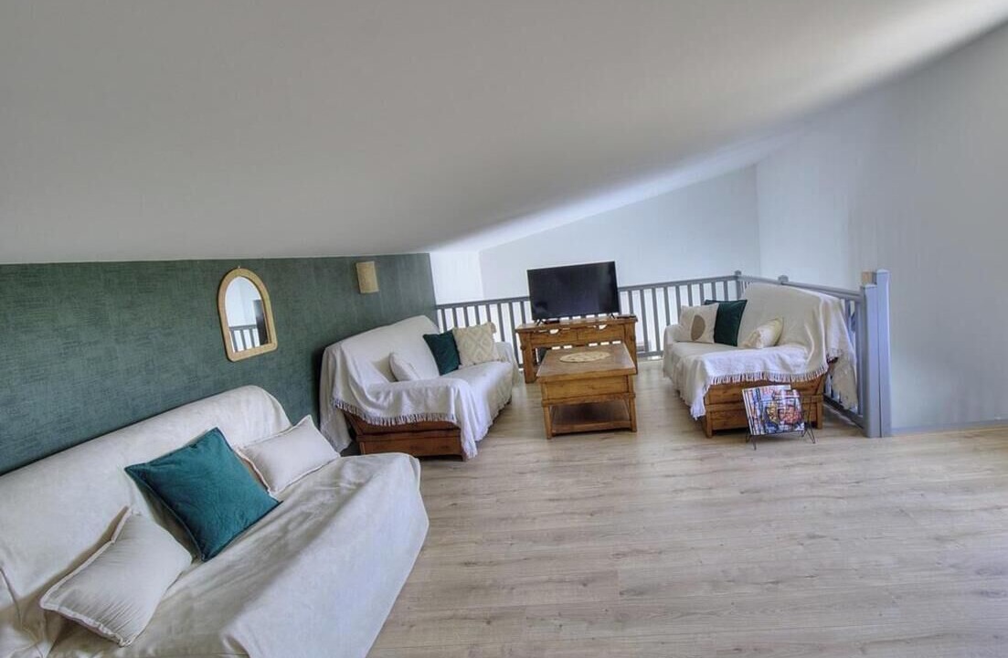 Photo of Livingroom in Bully