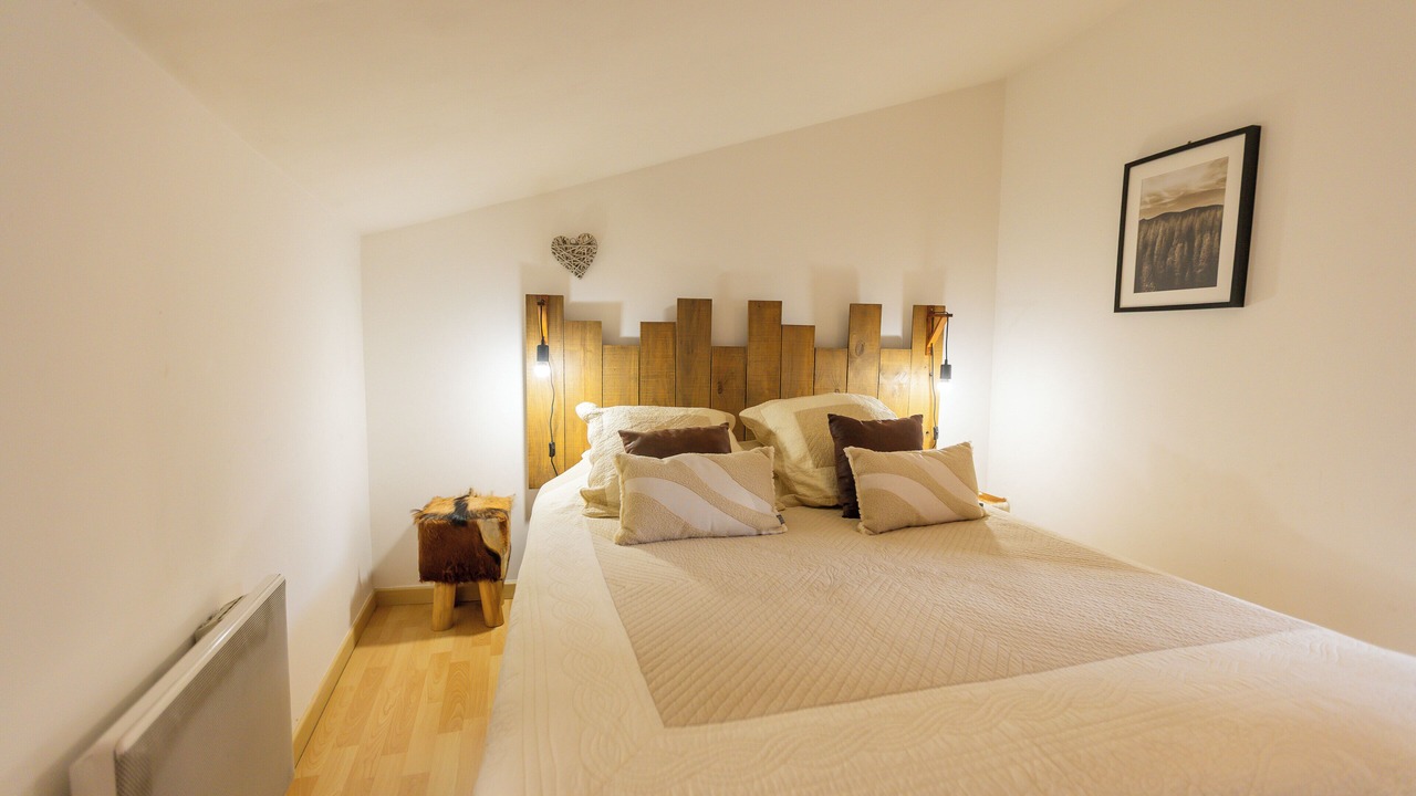 Photo of Bedroom in Saint-Jean-de-Valeriscle