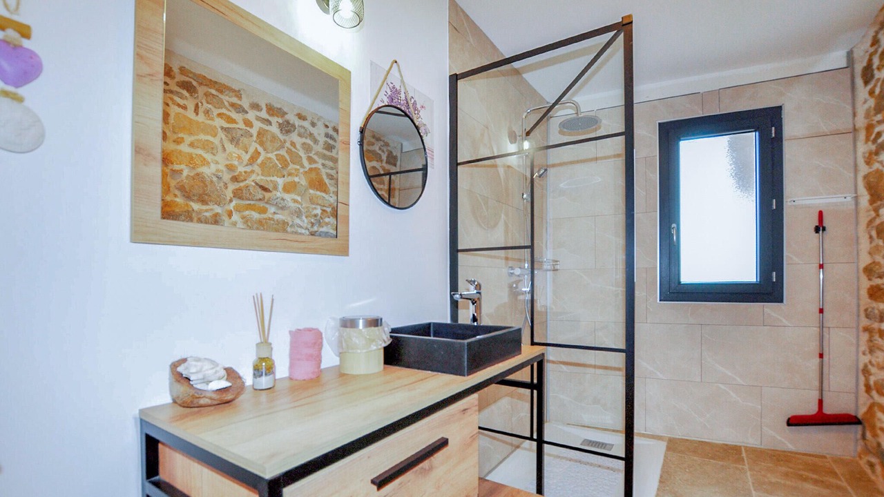 Photo of Bathroom in Tournissan
