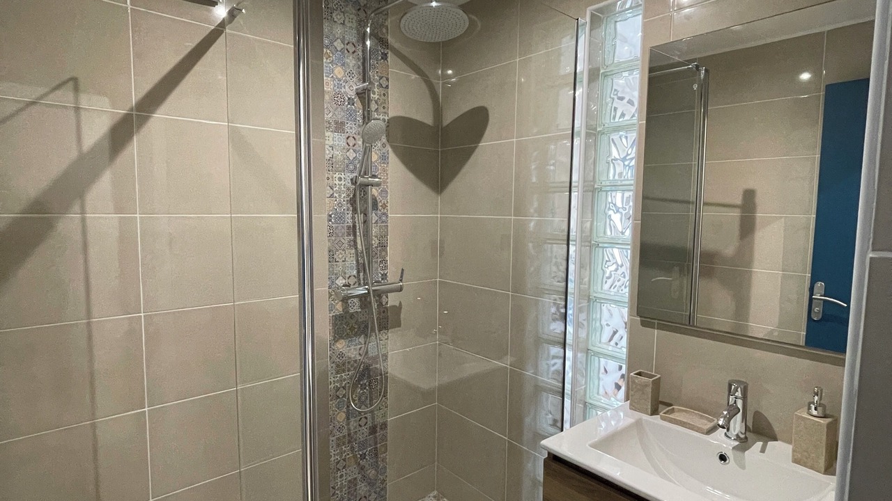 Photo of Bathroom in Esson