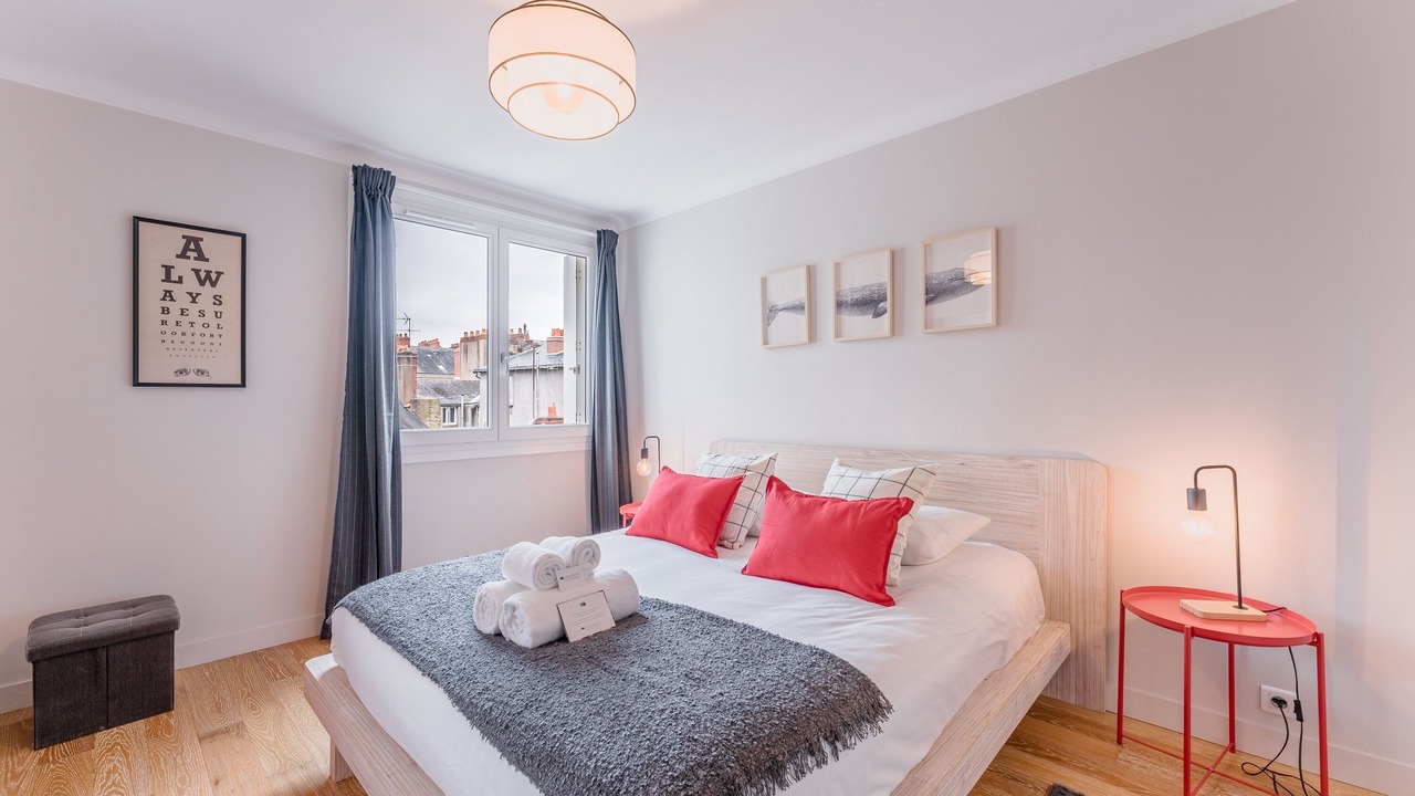 Photo of Bedroom in Graslin - Commerce