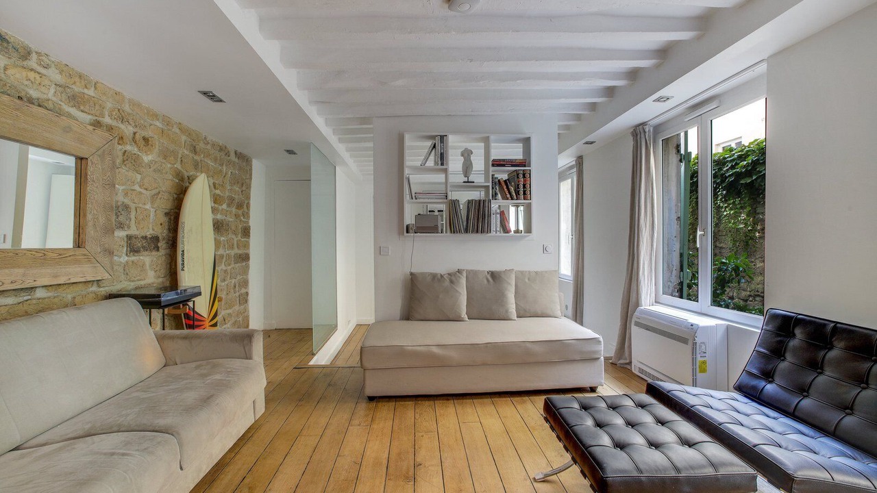 Photo of Livingroom in 10th Arrondissement