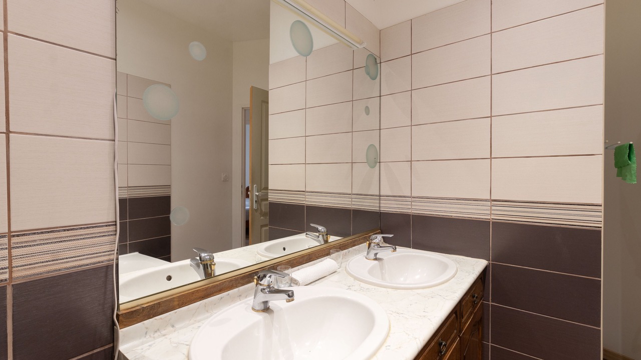 Photo of Bathroom in Cluny