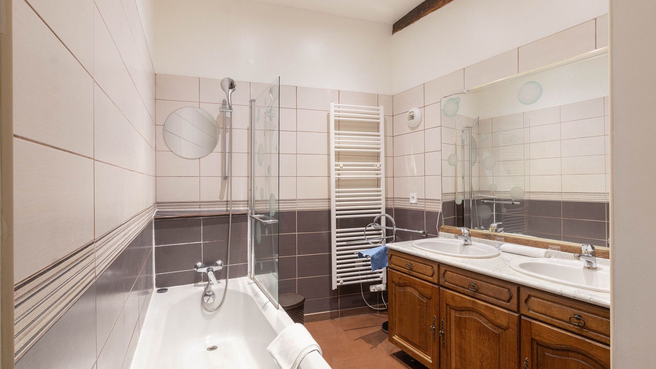 Photo of Bathroom in Cluny