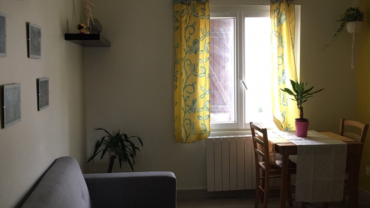 Photo of Livingroom in Stains