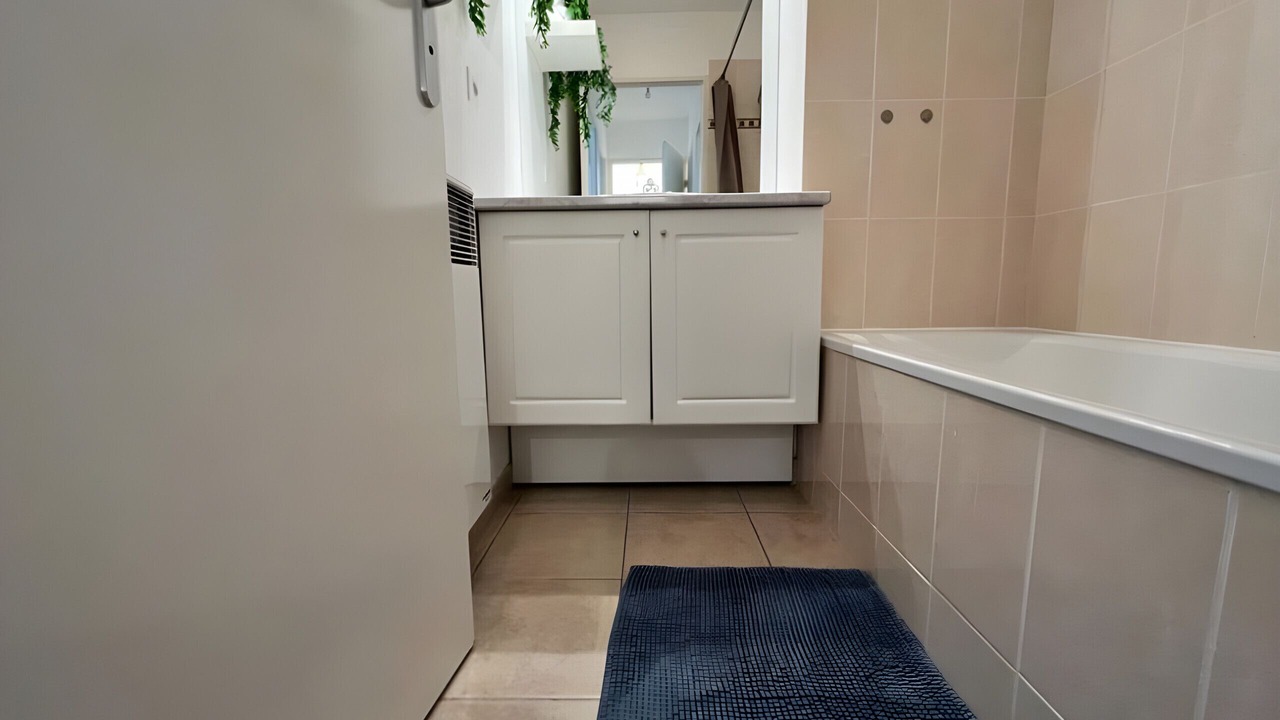 Photo of Bathroom in Pin - Vert Galant