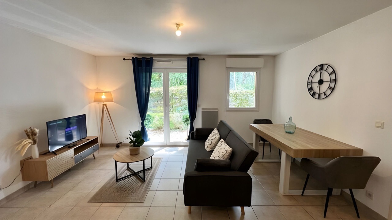 Photo of Livingroom in Pin - Vert Galant