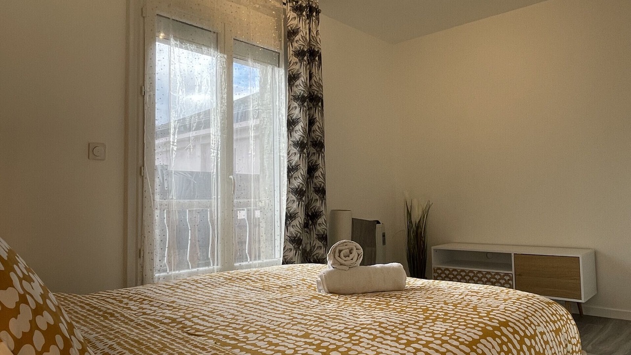 Photo of Bedroom in Yvre-l'Eveque