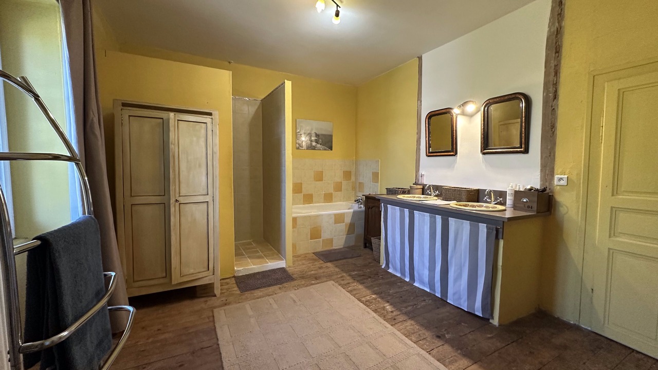 Photo of Bathroom in Creuzier-le-Vieux