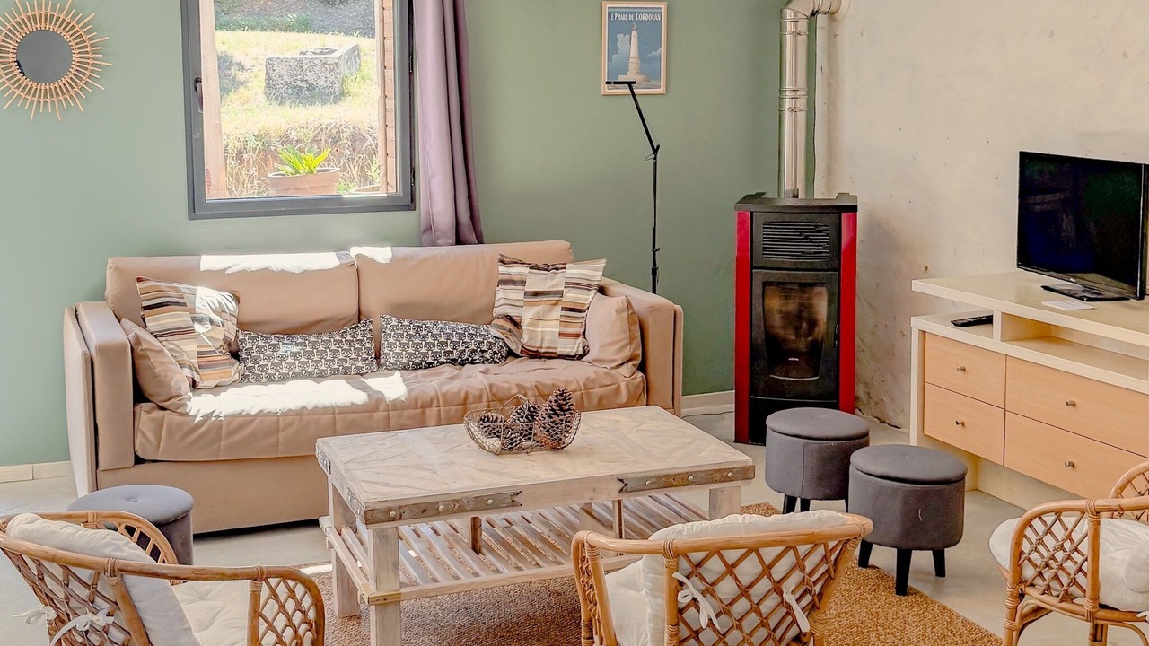 Photo of Livingroom in La Gripperie-Saint-Symphorien