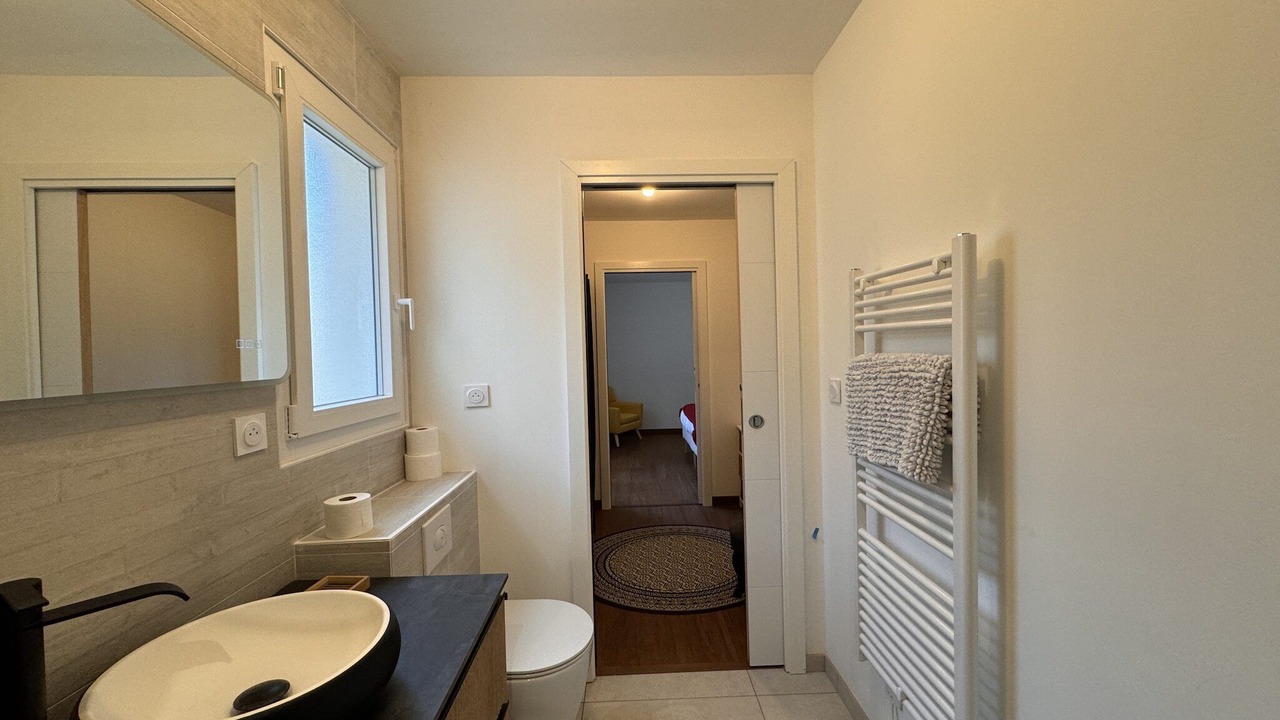 Photo of Bathroom in Montfort-le-Gesnois