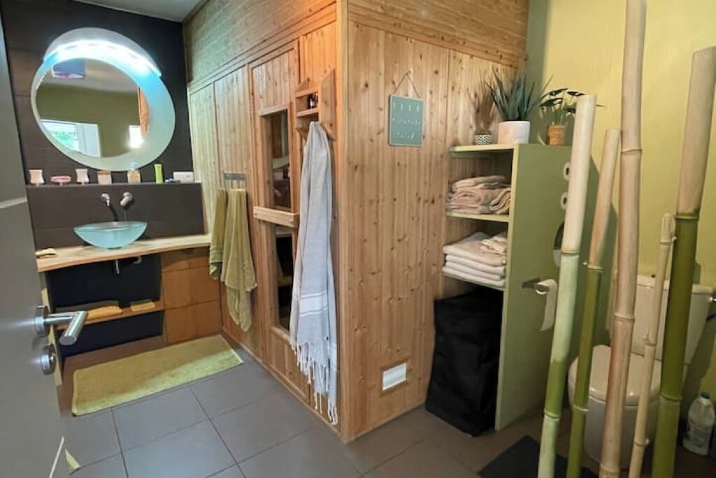 Photo of Bathroom in Tailly
