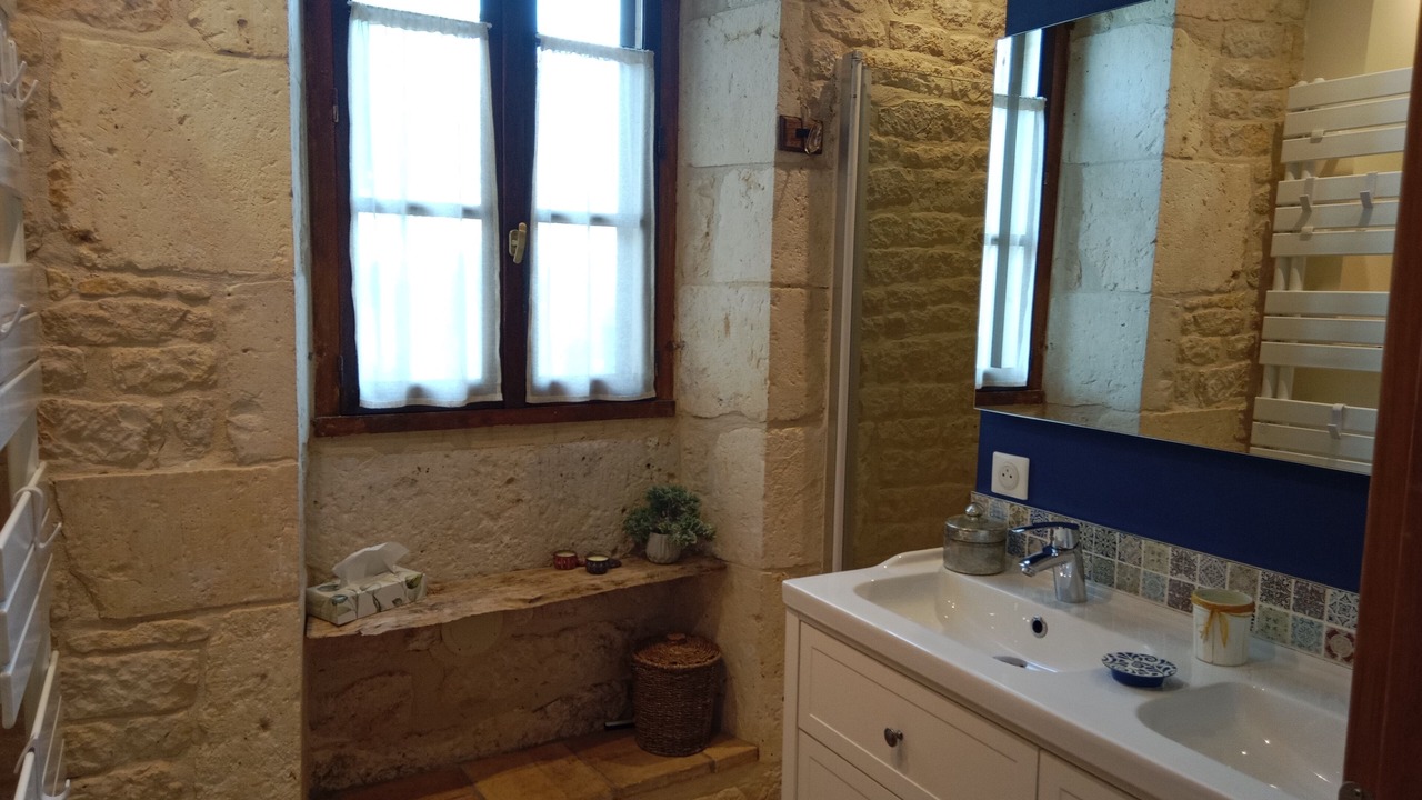 Photo of Bathroom in Villeneuve-sur-Vere