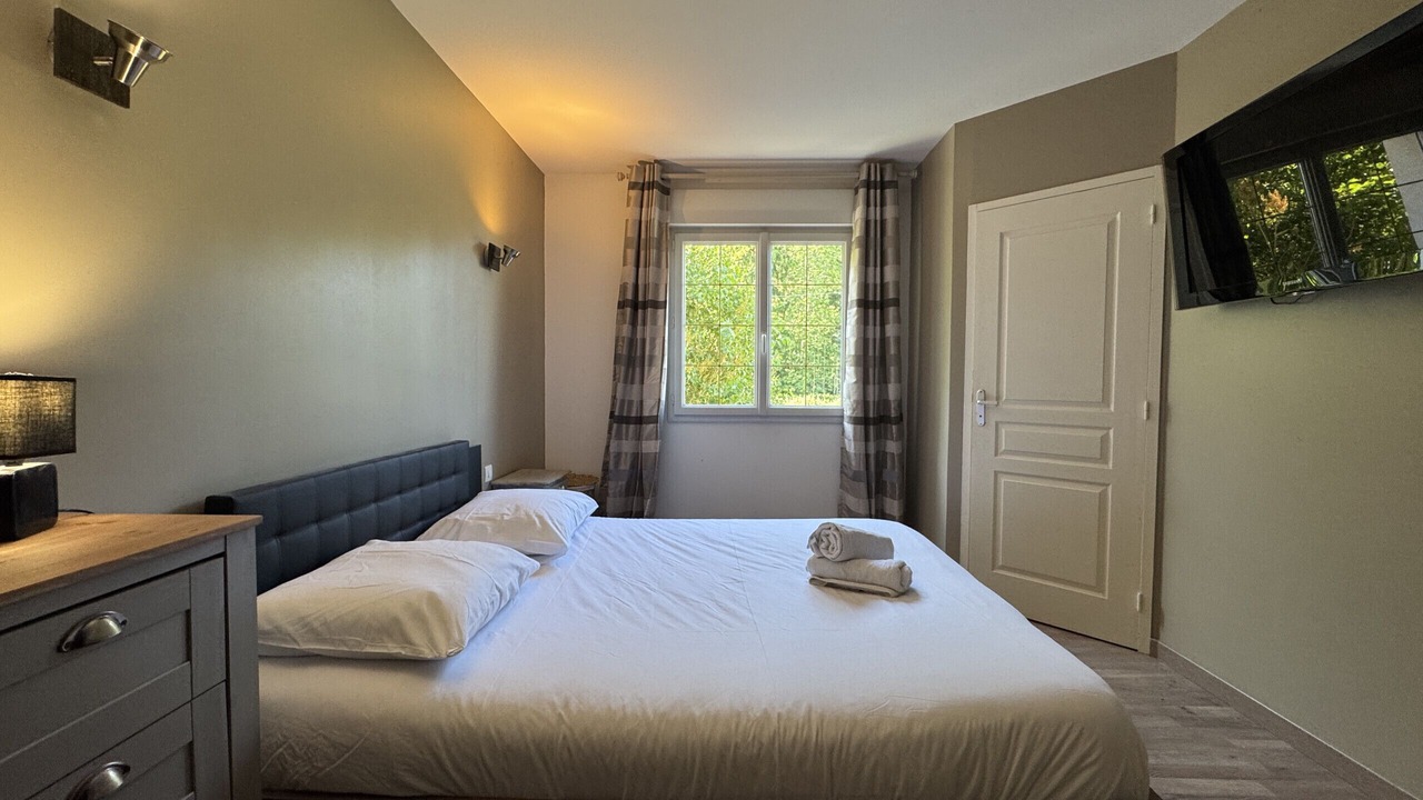 Photo of Bedroom in Montfort-le-Gesnois