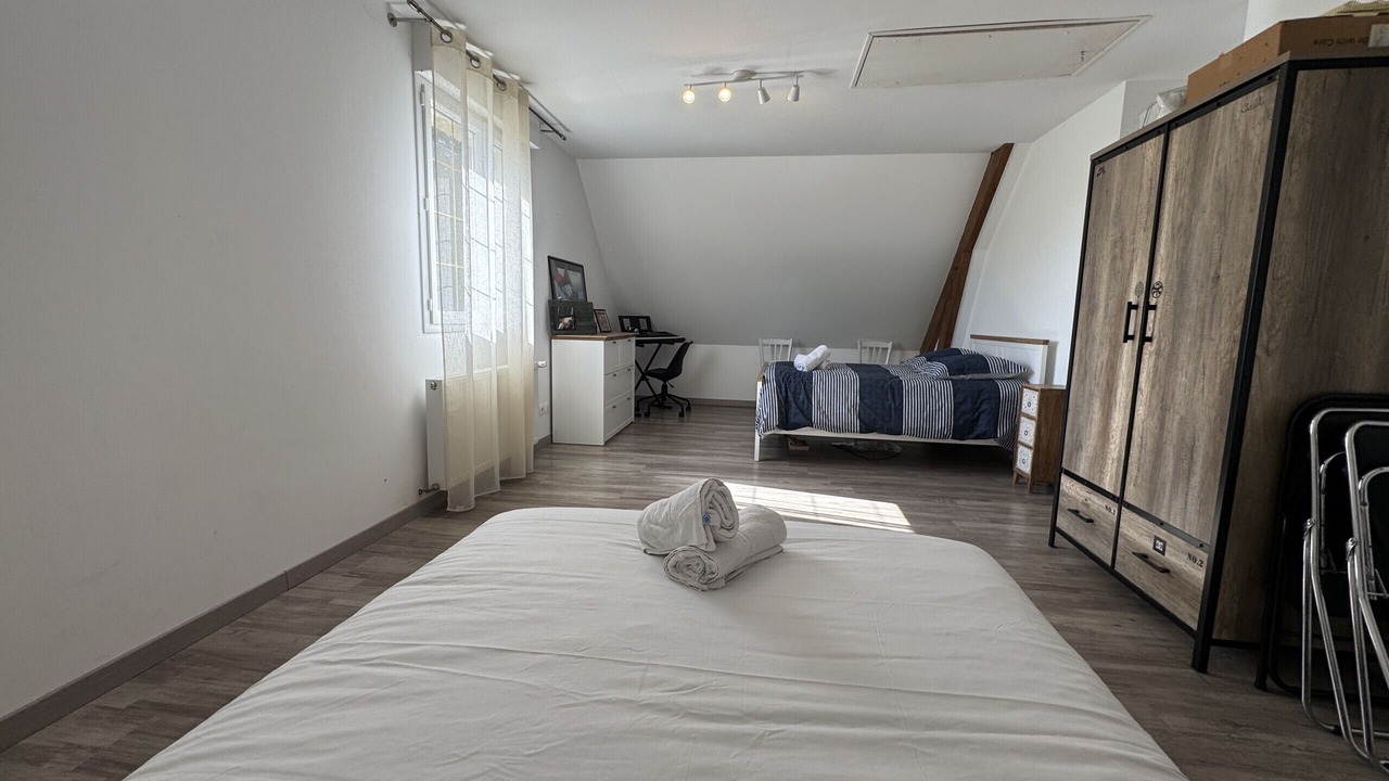 Photo of Bedroom in Montfort-le-Gesnois