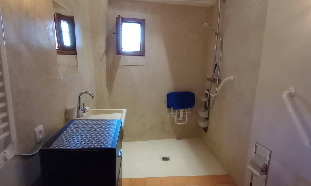 Photo of Bathroom in Saulnay
