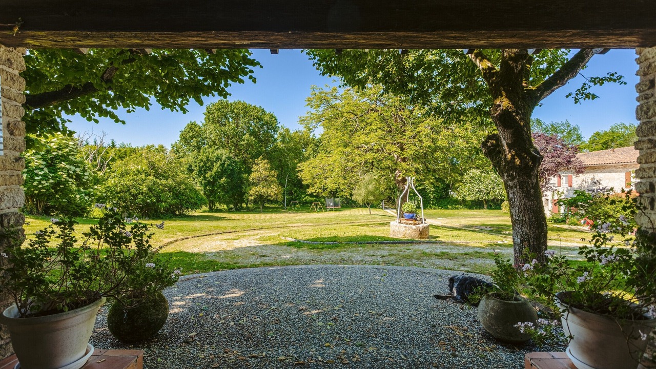 Photo of Outdoor in Genouille
