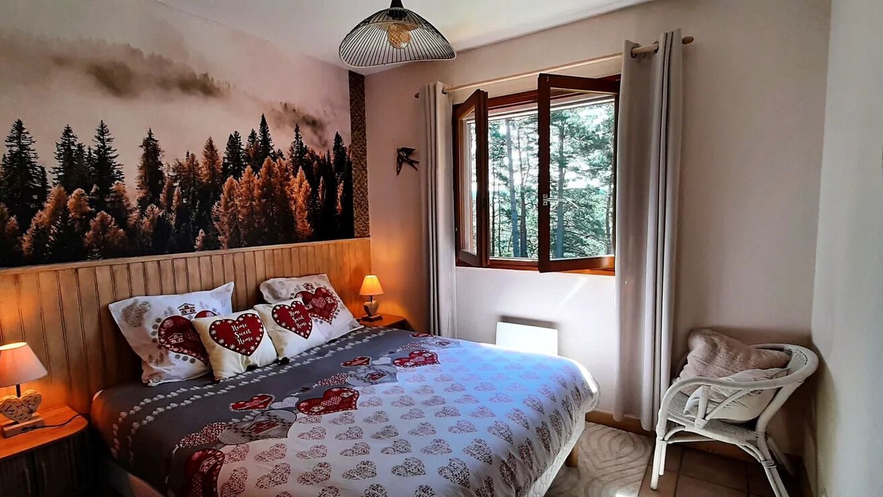 Photo of Bedroom in Saint-Victor-Malescours
