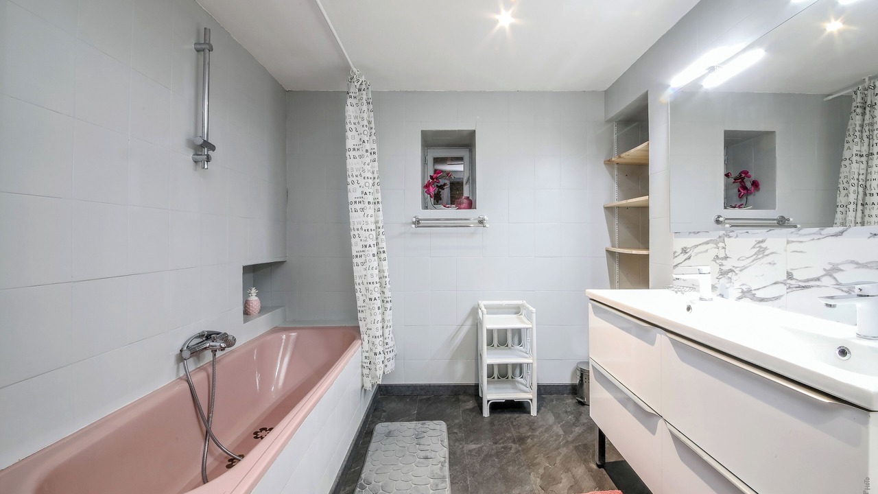 Photo of Bathroom in Villeneuve-sur-Vere