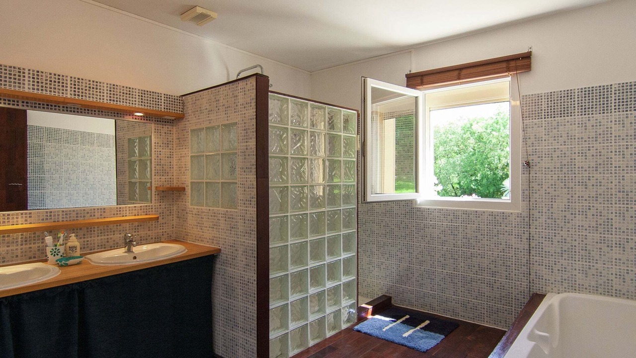 Photo of Bathroom in Calamane
