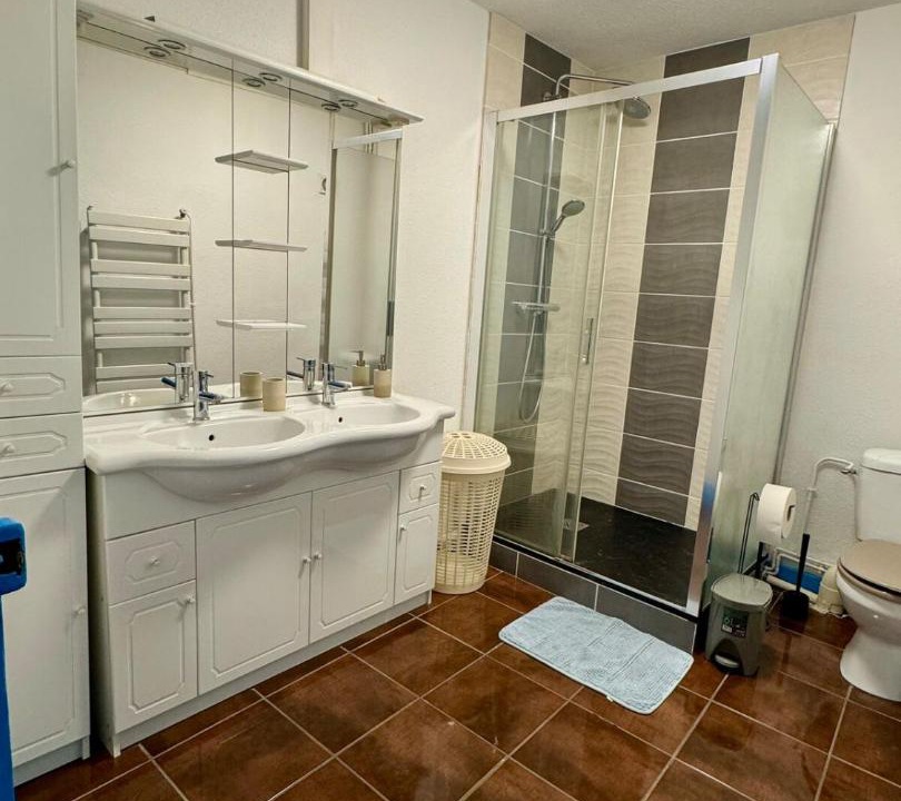 Photo of Bathroom in Cusset