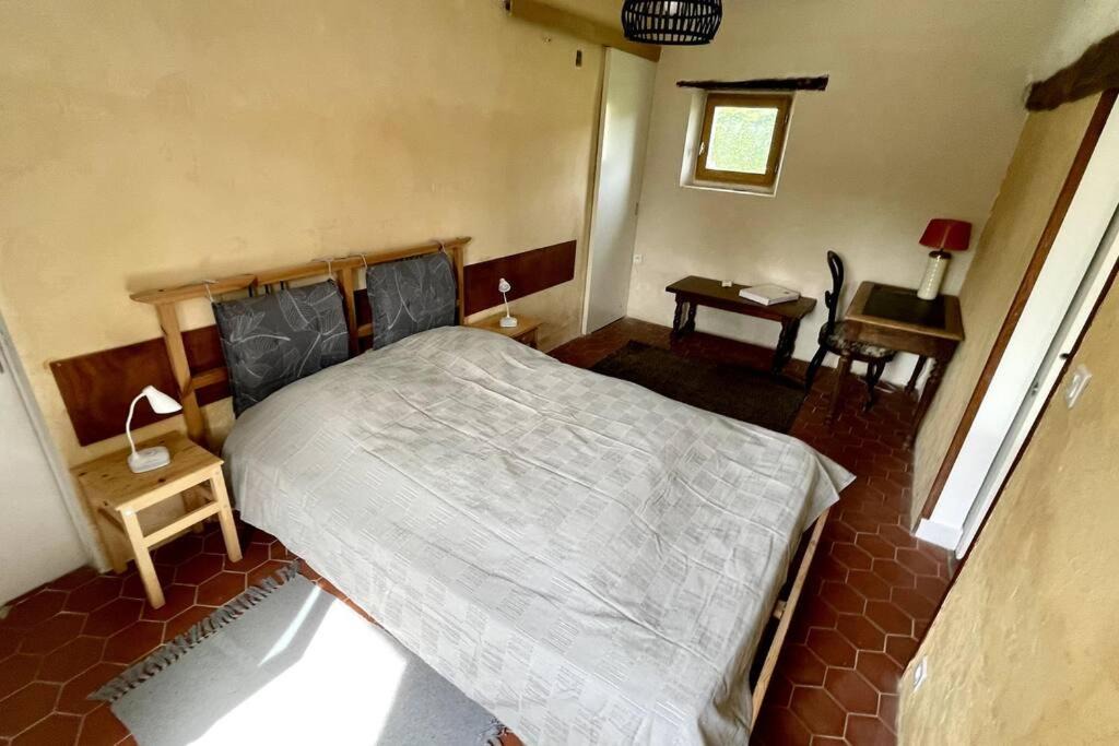 Photo of Bedroom in Saint-Fargeau