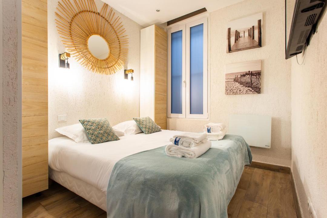 Photo of Bedroom in Hopital Saint-Louis