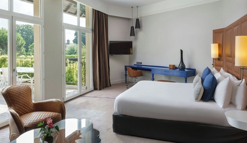 Junior Suite, 1 King Bed, Garden View