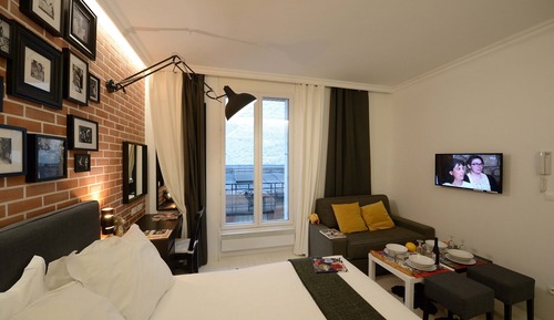 Studio (102)
