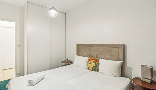Luxury apartment (90 Paris Street)
