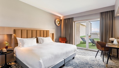 Suite, 1 King Bed, Terrace