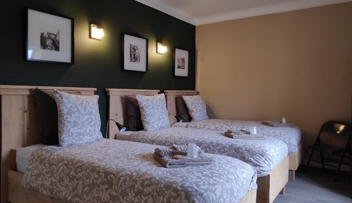 Family Room (HQ 3)