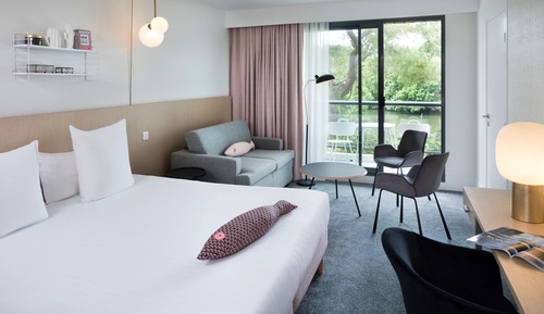 Standard Room, 2 Queen Beds, Non Smoking, Lake View (Twin bed on request;with Sofabed)