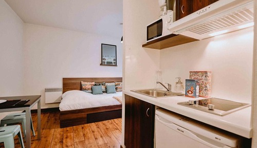 Studio, Kitchenette